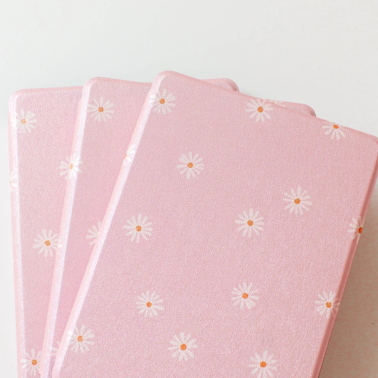 Ditzy Daisies • Kindle Case - Image 2