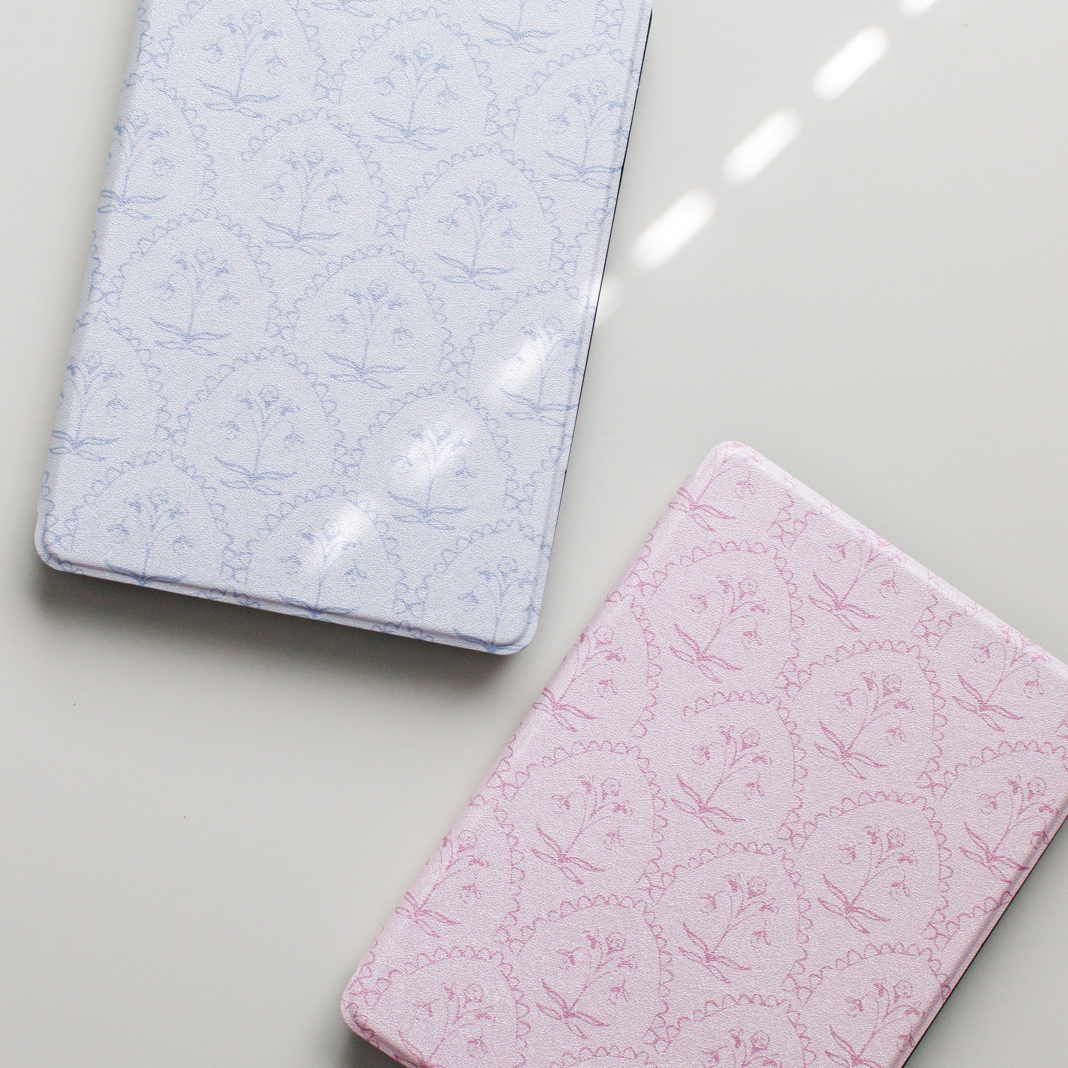 English Cottage • Kindle Case - Image 4